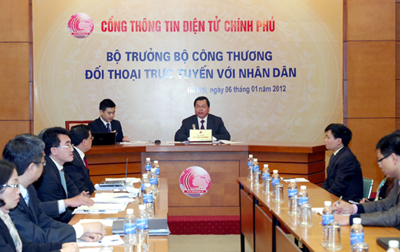 Handelsminister Vu Huy Hoang antwortet in Online-Gespräch